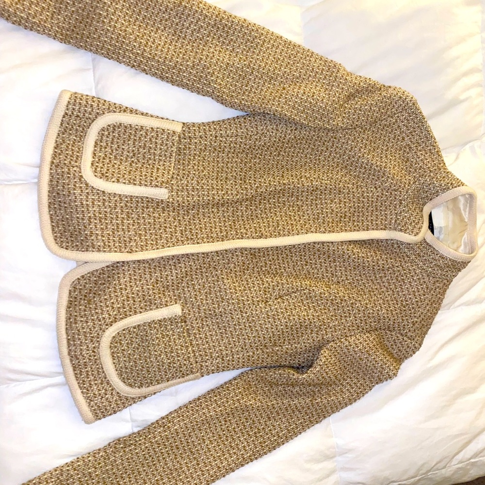 LIKE NEW Elie Tahari Jacket! Camel color tweed